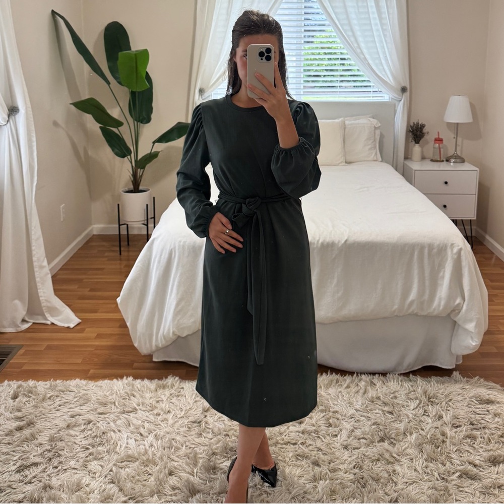 Zara Elegant Dark Green Long Sleeve Tie-Waist Dress